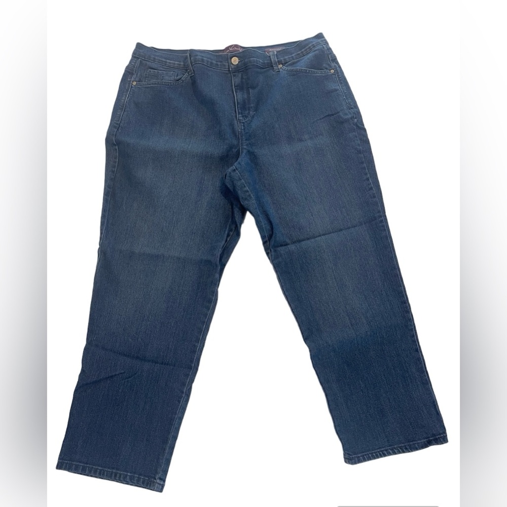 Gloria Vanderbilt dark wash denim Women’s size 18W Amanda jeans. 25” inseam